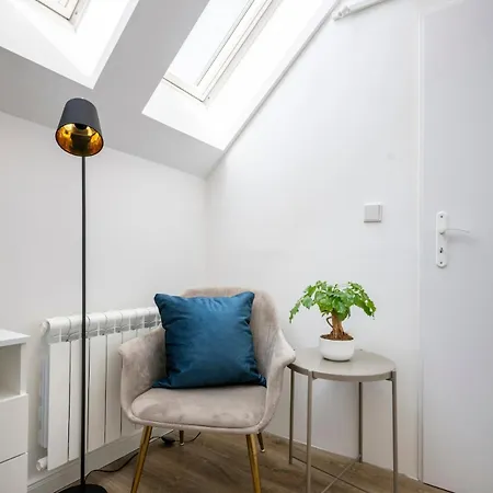 Charming 2br In 1 Free Parking * Praha